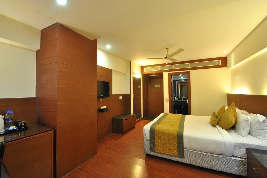 Hotel Royal Cliff Kanpur Exterior foto