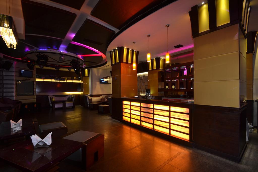 Hotel Royal Cliff Kanpur Exterior foto