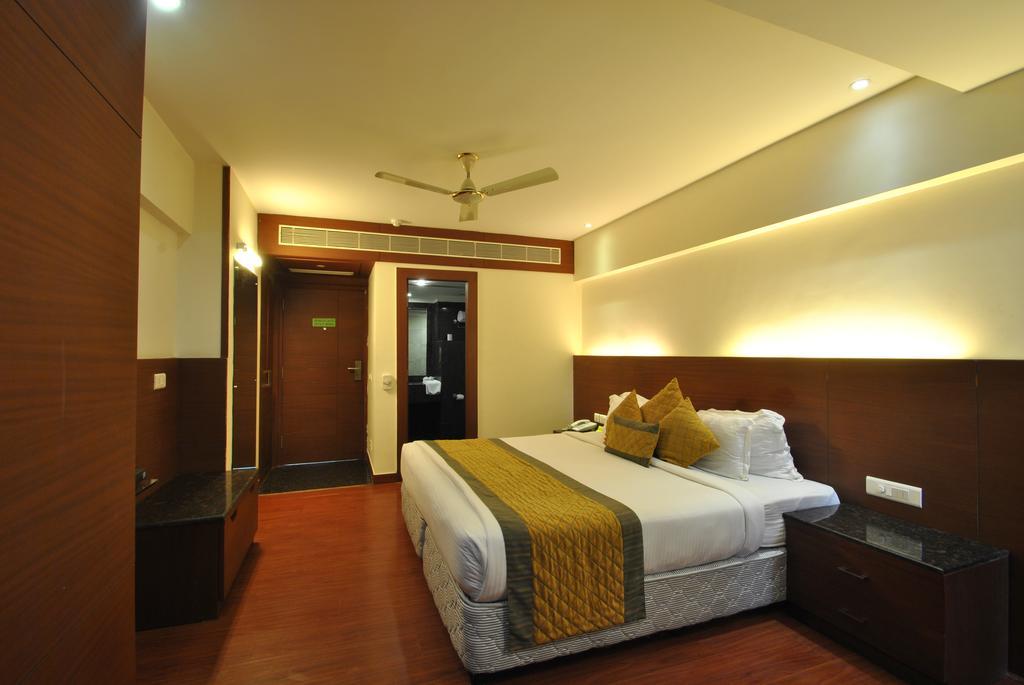 Hotel Royal Cliff Kanpur Exterior foto