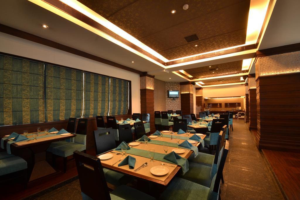 Hotel Royal Cliff Kanpur Exterior foto