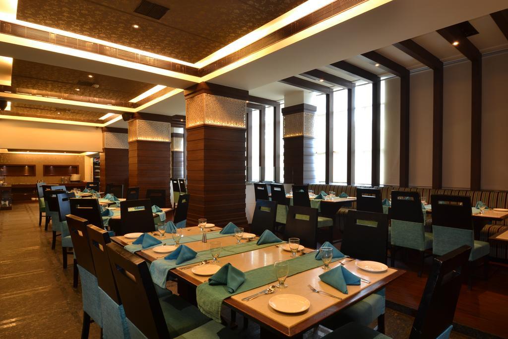 Hotel Royal Cliff Kanpur Exterior foto