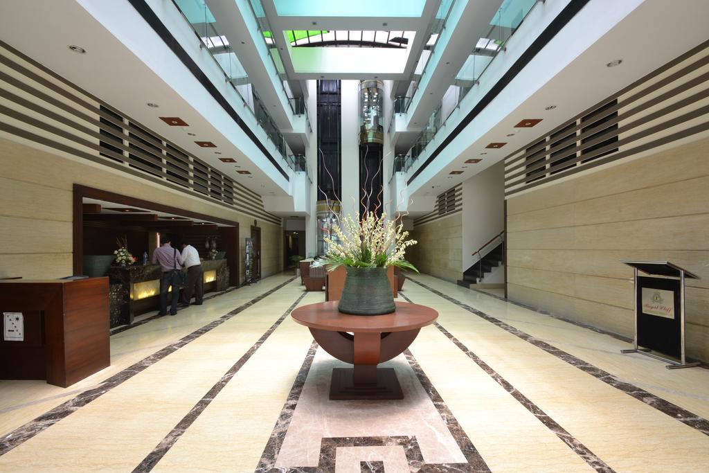 Hotel Royal Cliff Kanpur Exterior foto