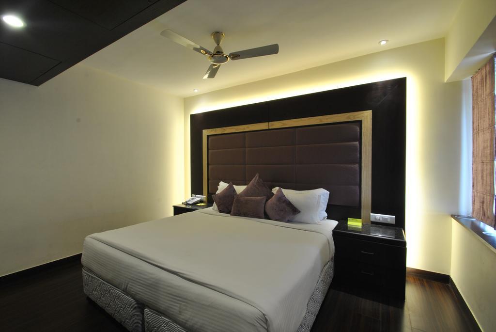 Hotel Royal Cliff Kanpur Exterior foto