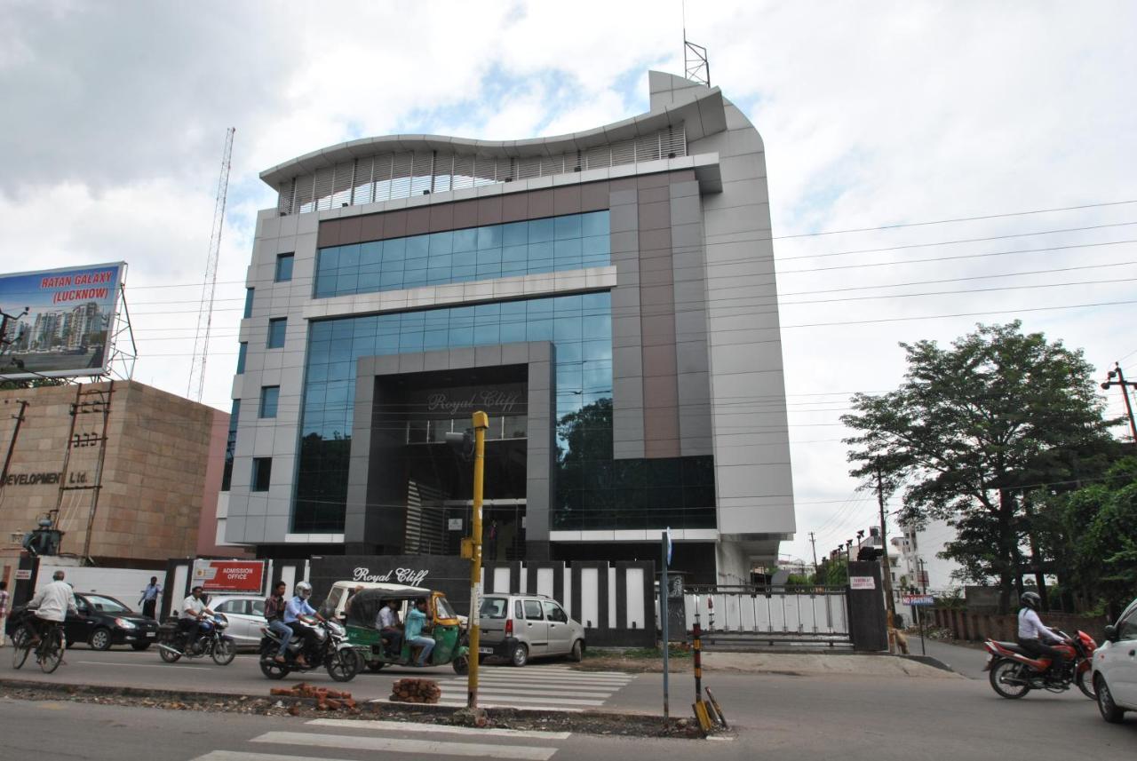 Hotel Royal Cliff Kanpur Exterior foto
