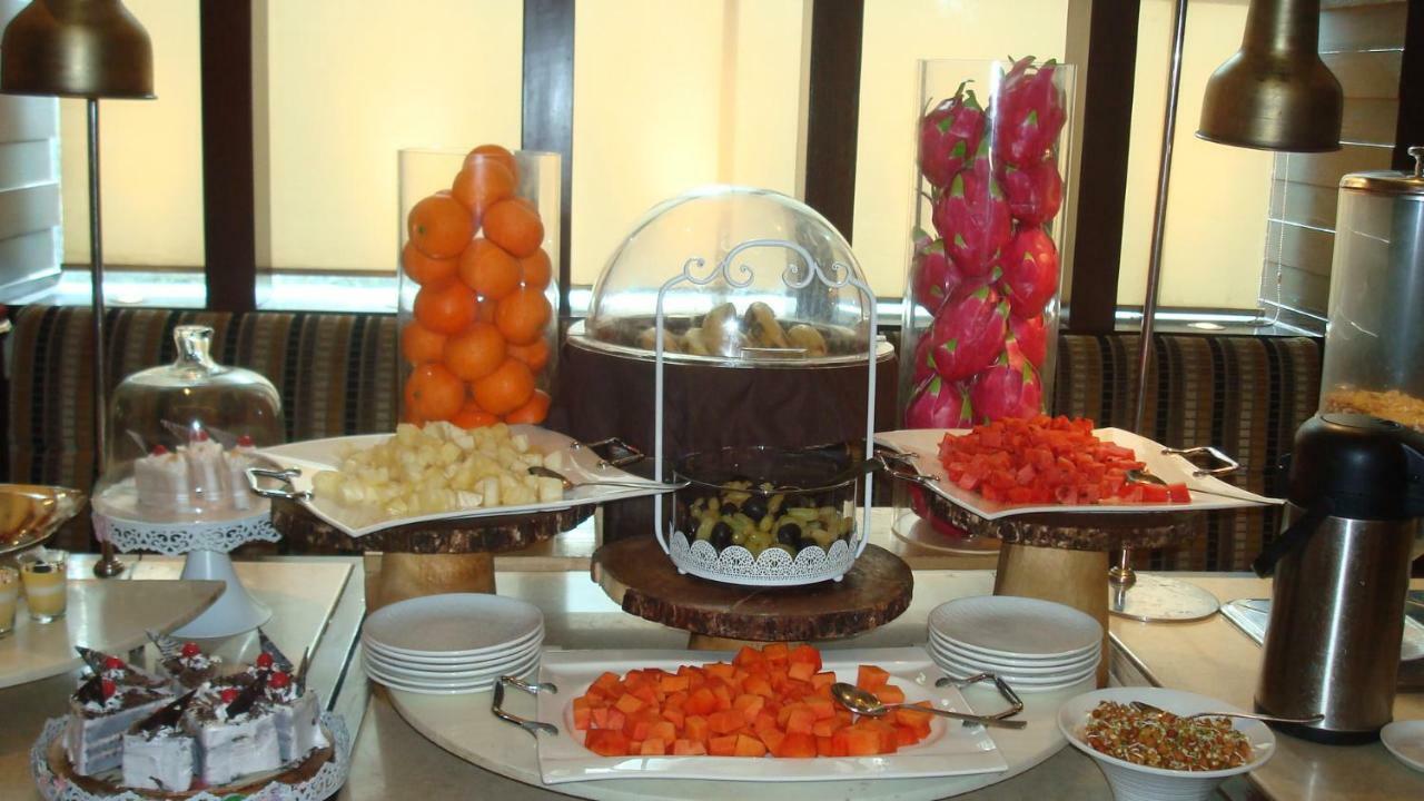 Hotel Royal Cliff Kanpur Exterior foto